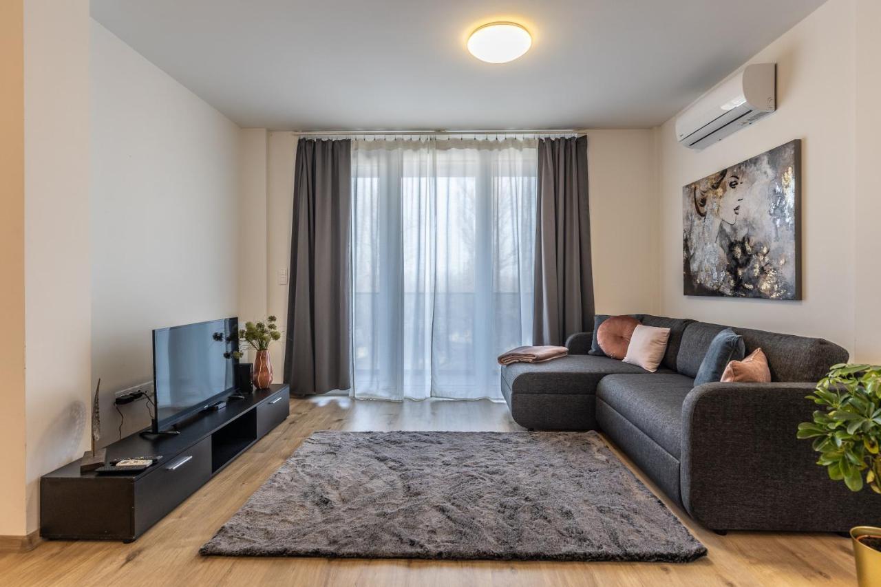 Need In Bp - Garage, Terraces, Aircon Budapesta
